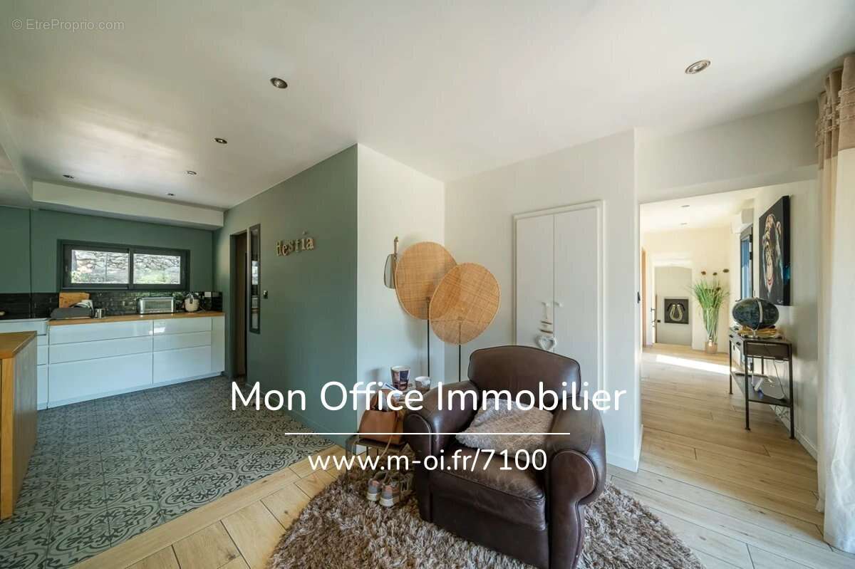 Référence : 7100-NGU. - Maison 9 pièces - Piscine - village à pied - calme - 276m2 - photo 24