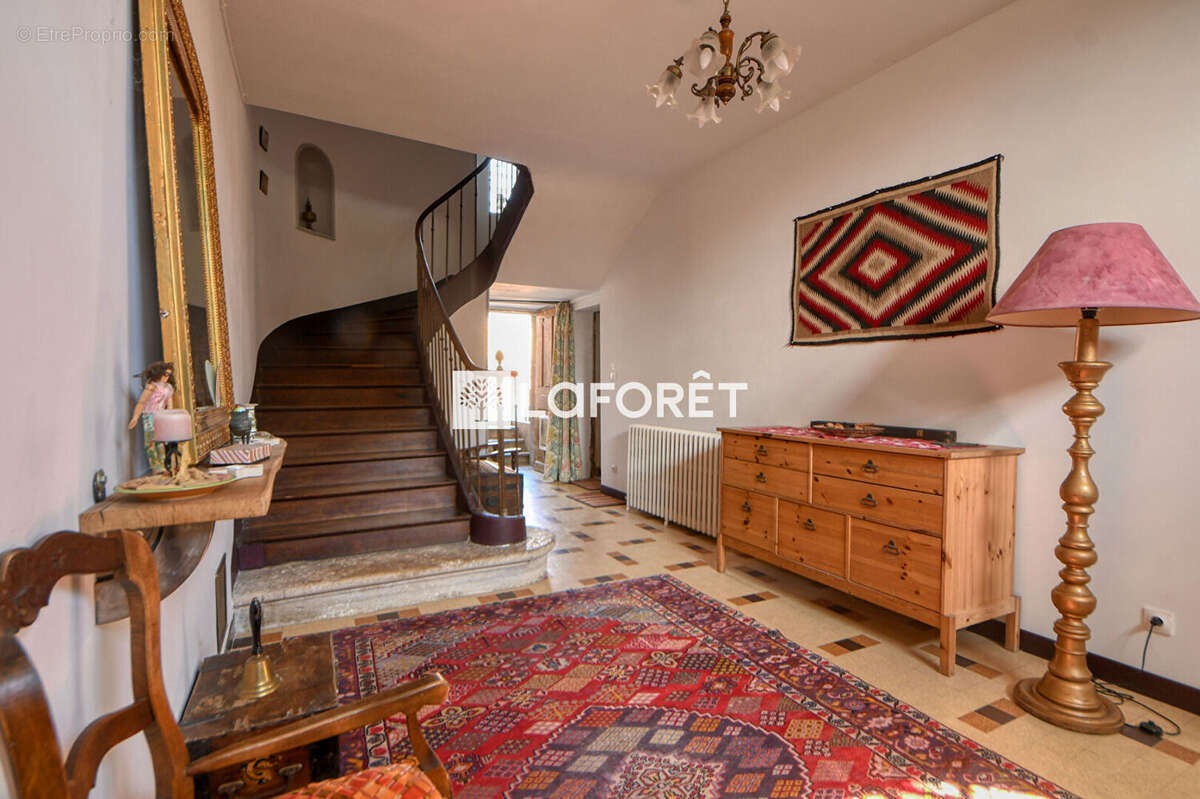 Belle propriété du XVIIème siècle avec charme, volumes et potentiel exceptionnel à vendre à Gaillac - photo 4