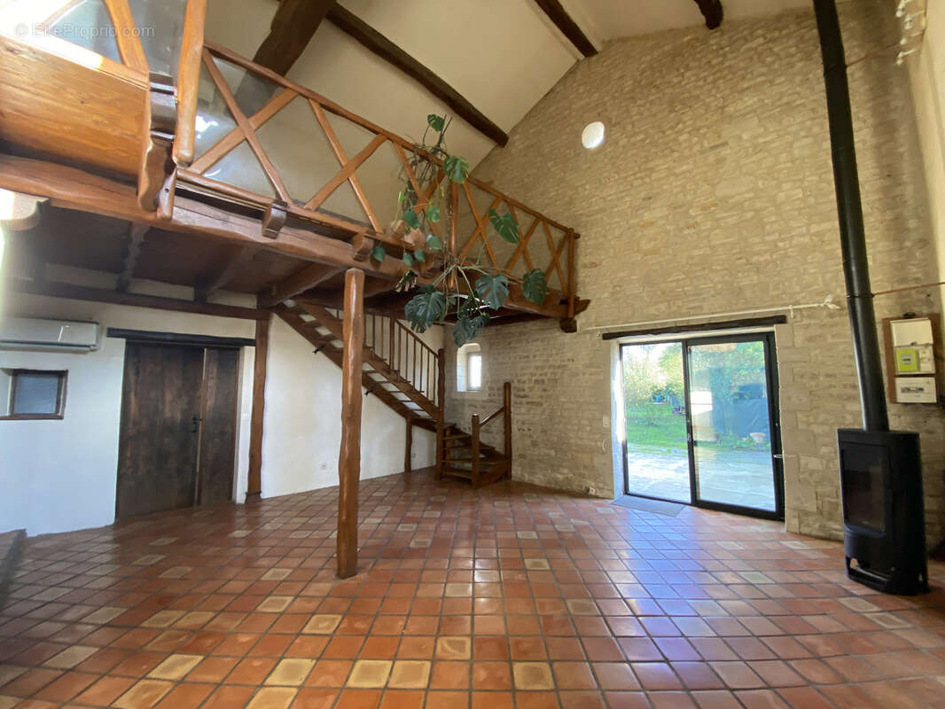 Maison à SAINT-AMANT-DE-BOIXE