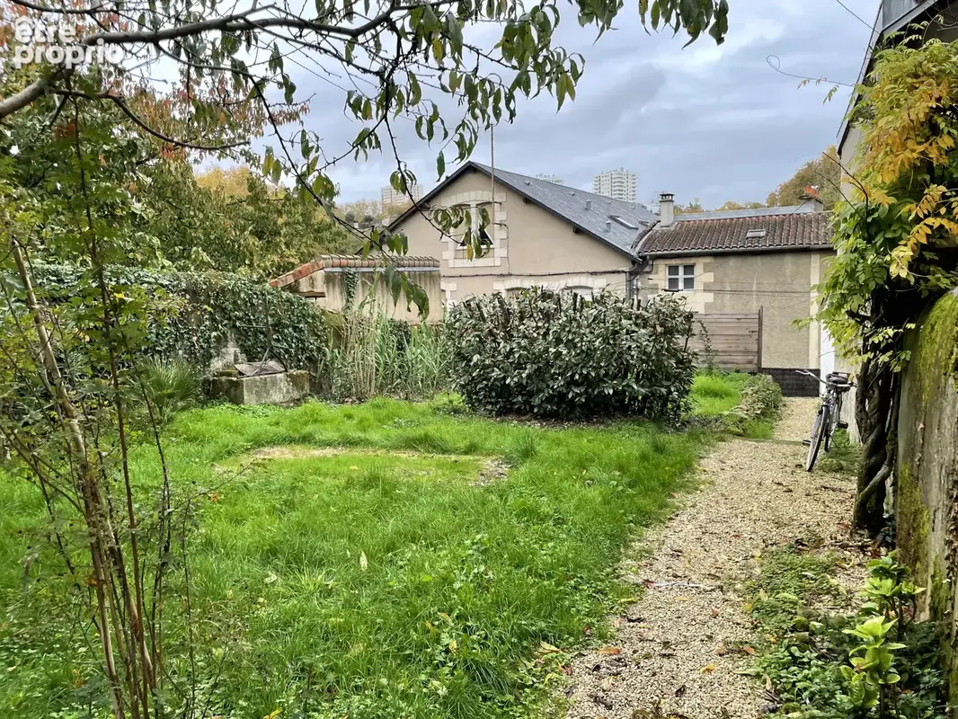 Poitiers notre-dame maison de caractere + maison annexe et jardin - baisse de prix - photo 2