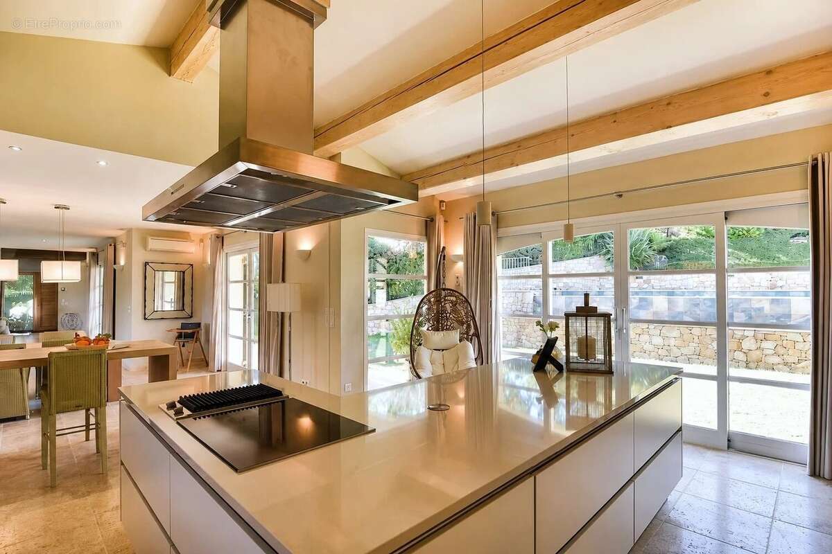 Domaine de terre blanche tourrettes - belle villa de 259 m² terrain 2756 m² - photo 6