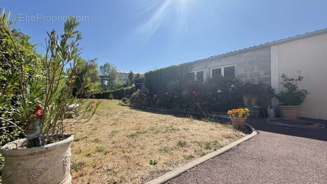 Belle maison ancienne avec grand terrain et garage double ! - photo 13