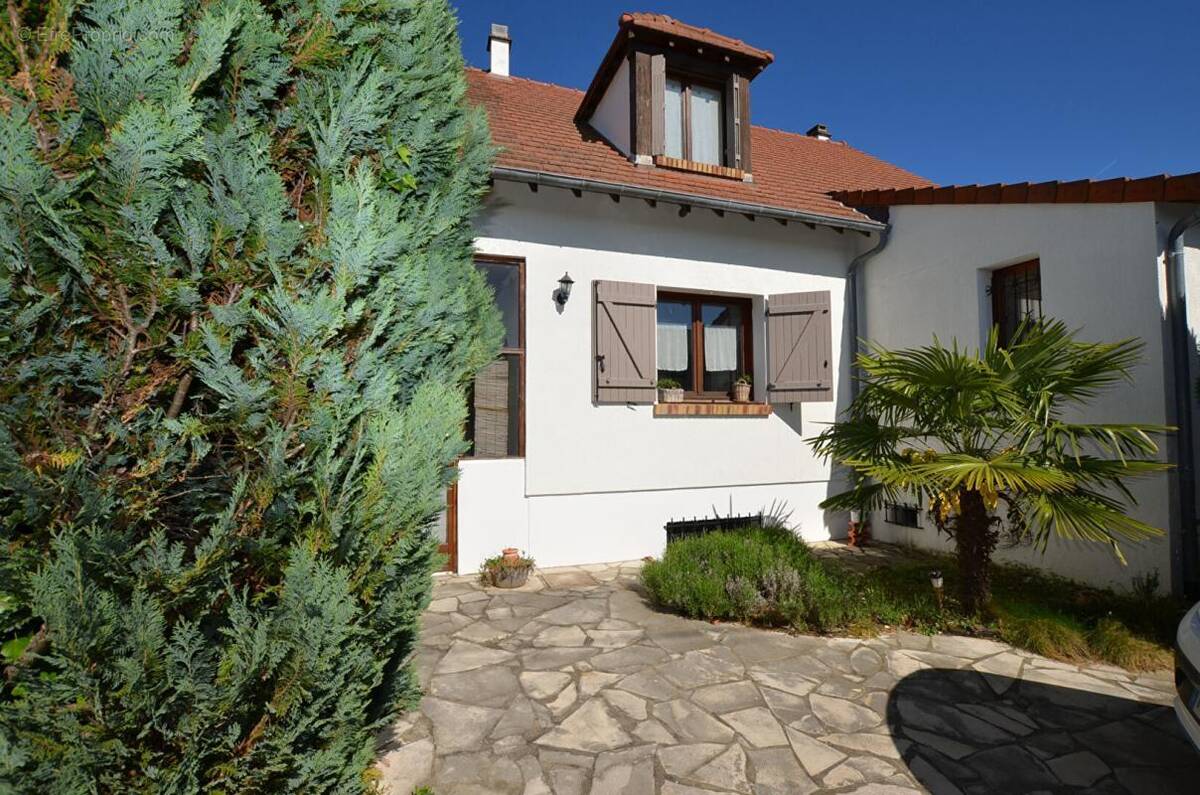 Maison à SAINTE-GENEVIEVE-DES-BOIS