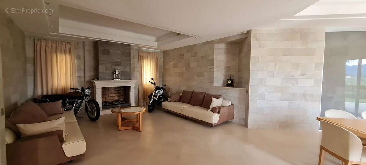 Maison à MOUGINS