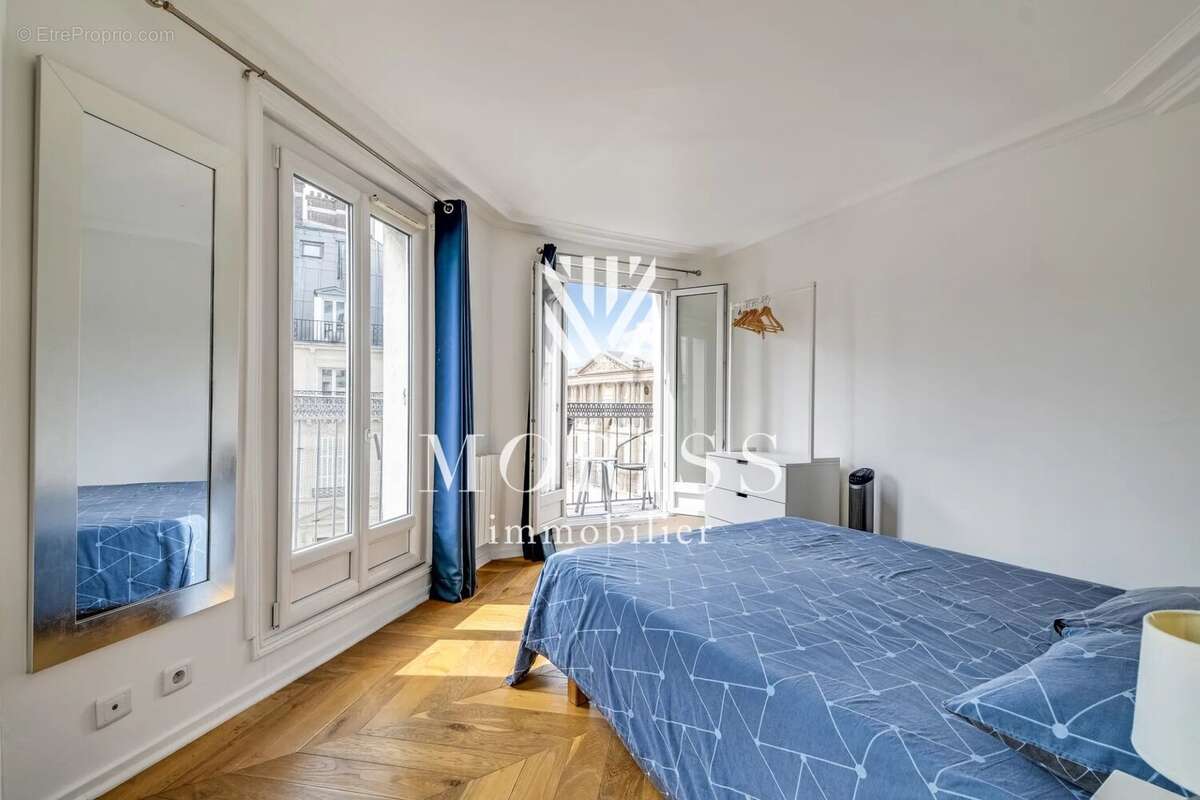 Appartement à PARIS-1E