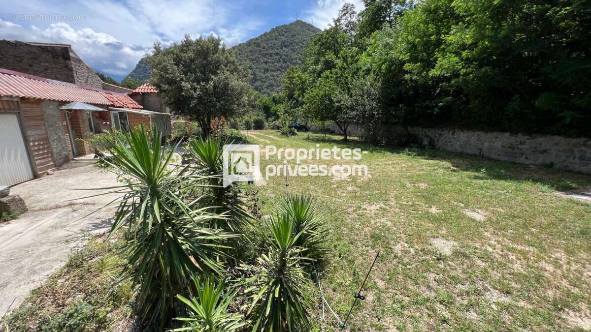 Propriété de caractère sur 3 700 m² - photo 2