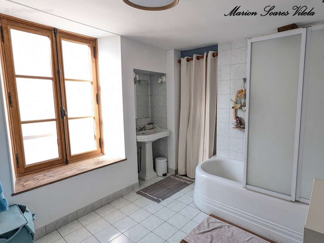 Grande maison de caractère avec jardin intimiste et grange - photo 10