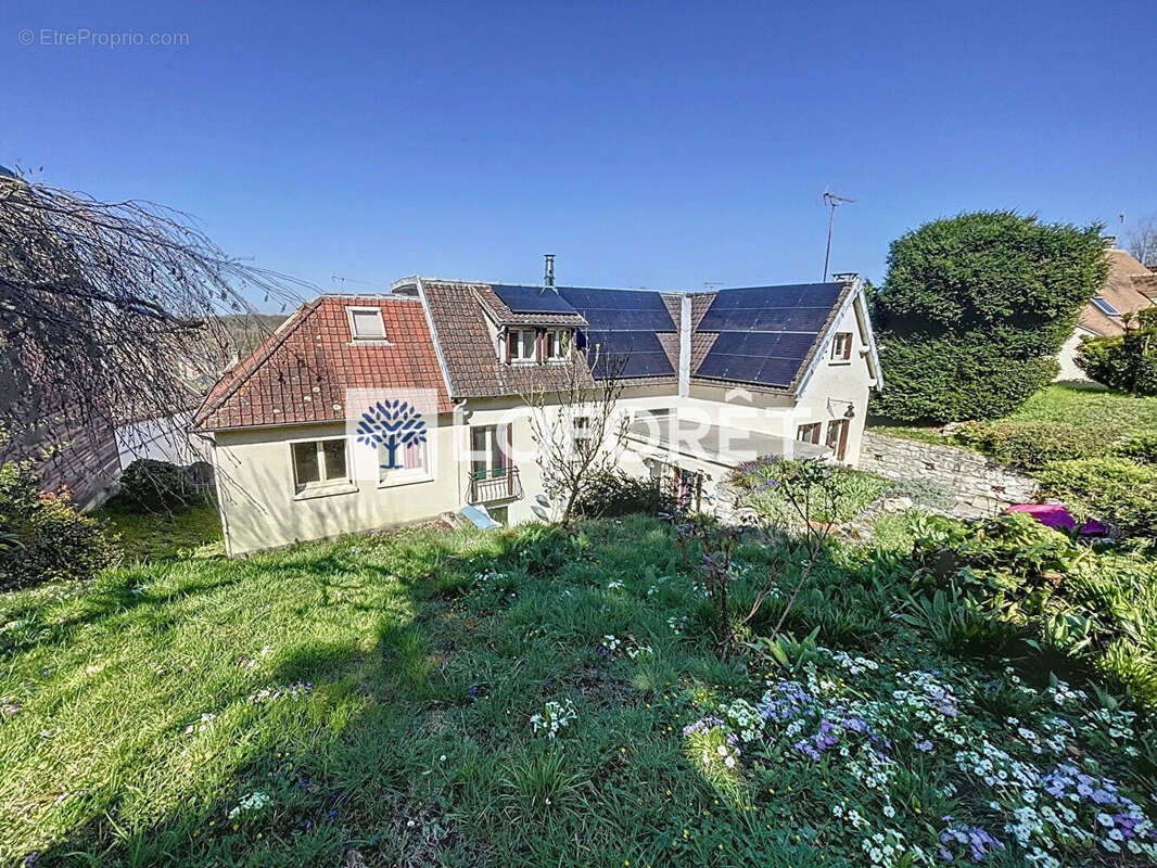 Maison à THIVERVAL-GRIGNON