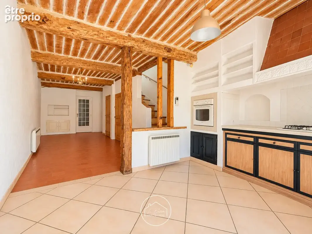 GÉMENOS au cœur du village   Charmant triplex 4 pièces de 91.56 m2. - photo 3