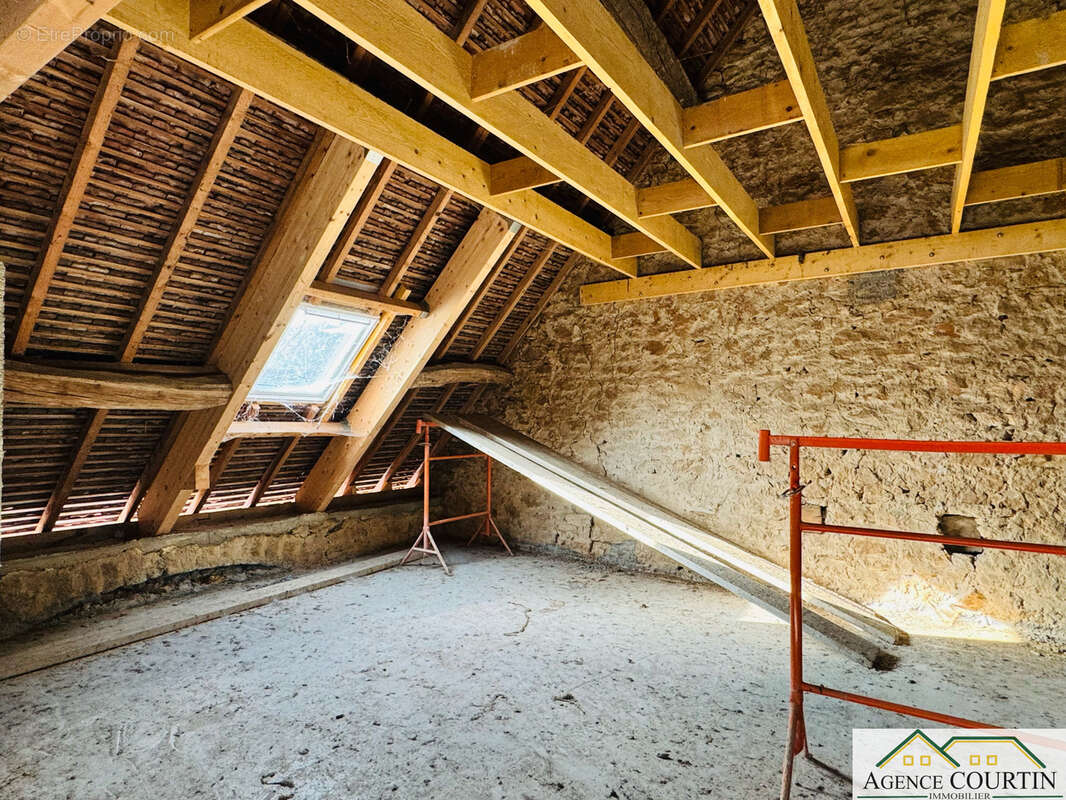 Maison à RUFFEY-SUR-SEILLE