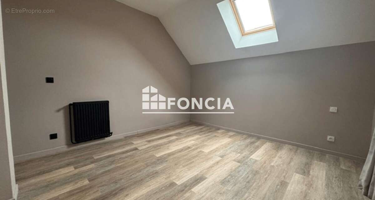 Appartement à MAGNY-LES-HAMEAUX