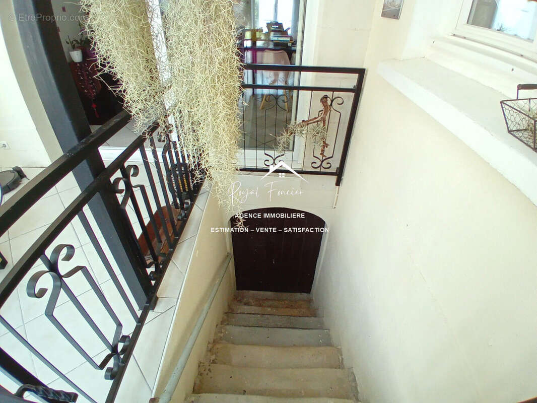 Première cave accès dans la véranda  - Maison à BUXEUIL