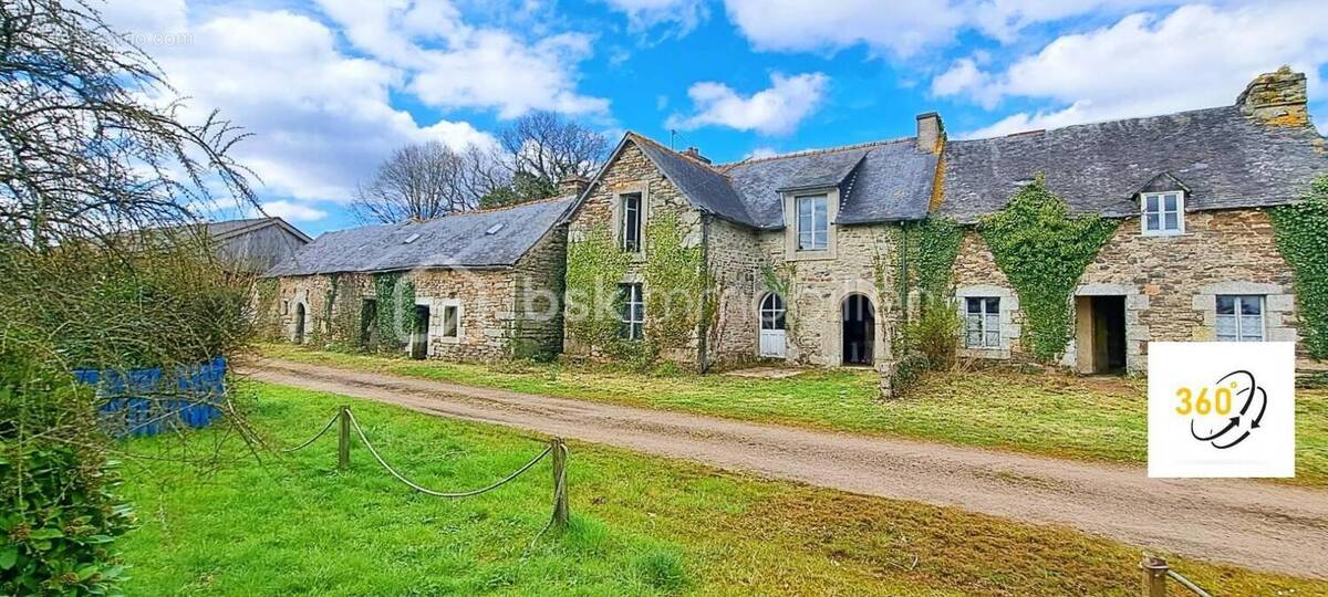 Maison à HUELGOAT
