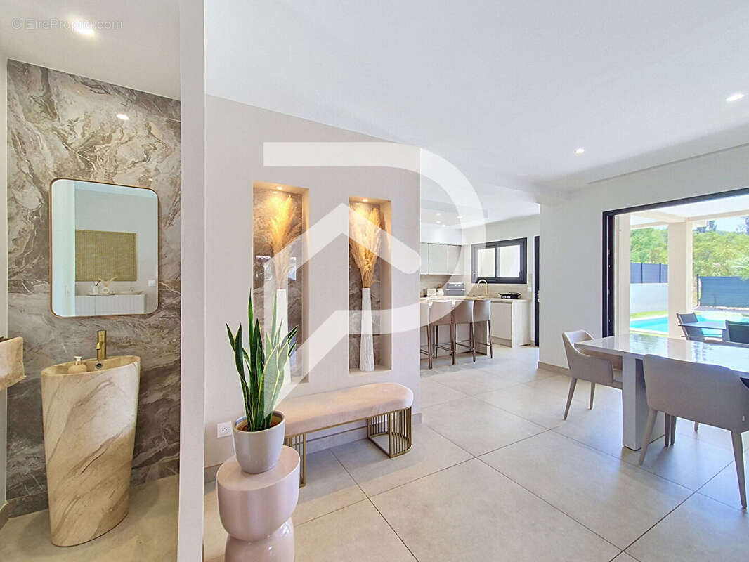 Maison à vendre Montelimar 4 pièce(s) 145 m2 - photo 5