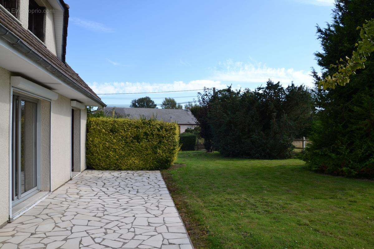 Maison à AVREMESNIL