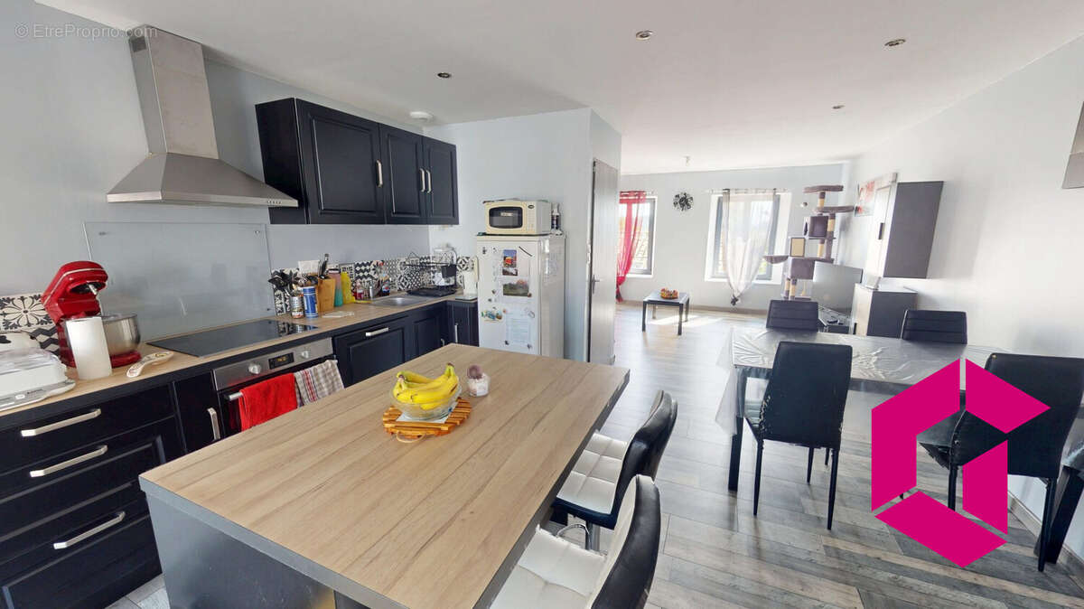 Maison à SAINT-PIERRE-DU-CHAMP