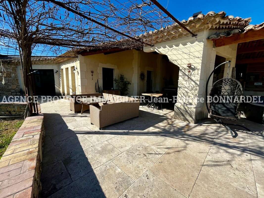 Maison à SAINTE-CECILE-LES-VIGNES