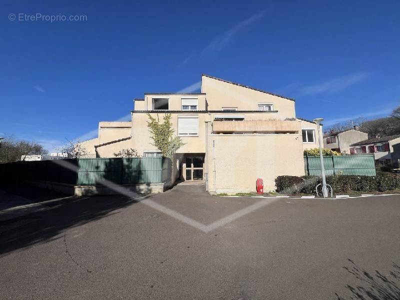 Appartement à COMBS-LA-VILLE