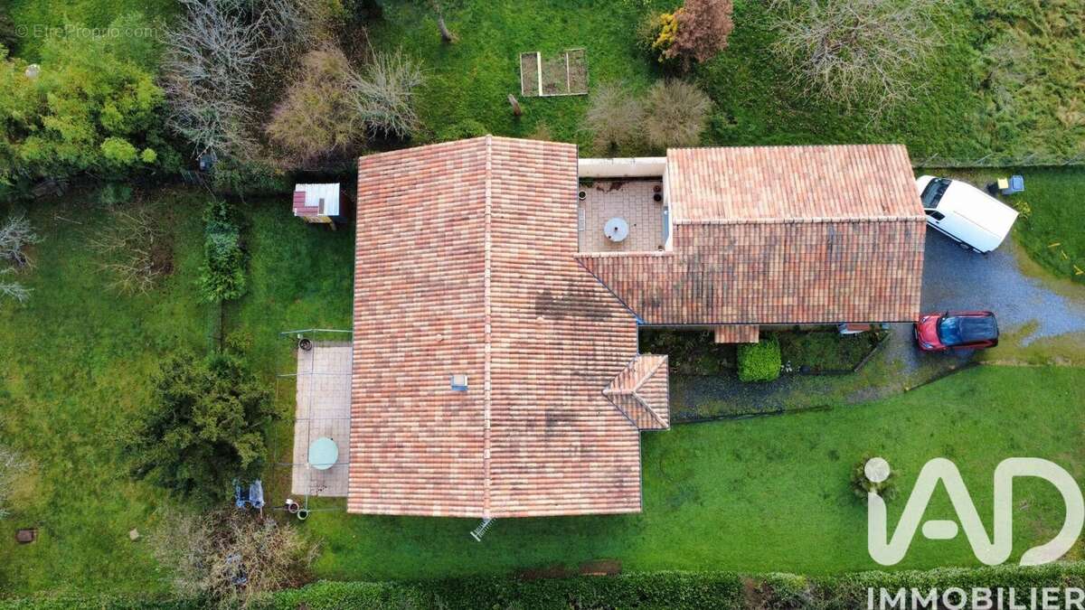 Photo 4 - Maison à NIEUIL-L'ESPOIR