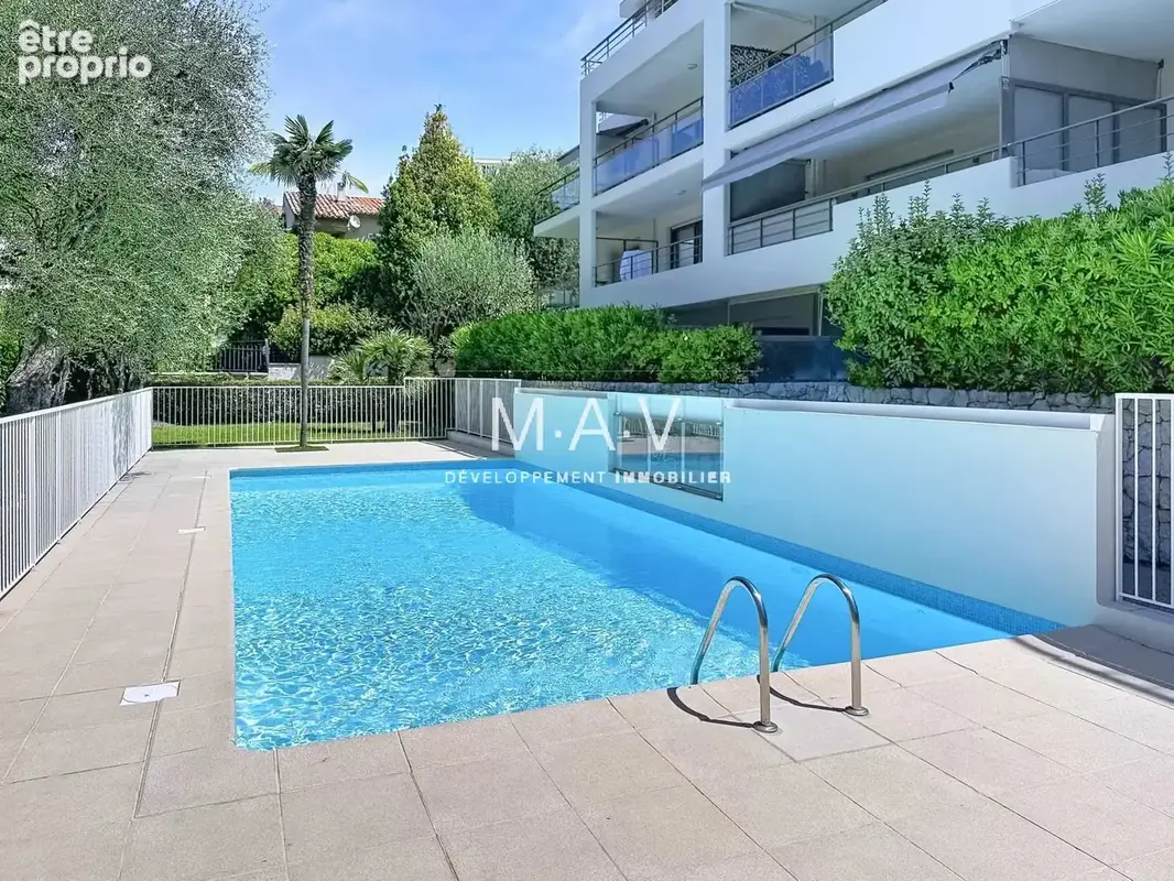 Nice/coeur cimiez studio meublé terrasse 12 m2 au calme parking standing piscine - photo 3