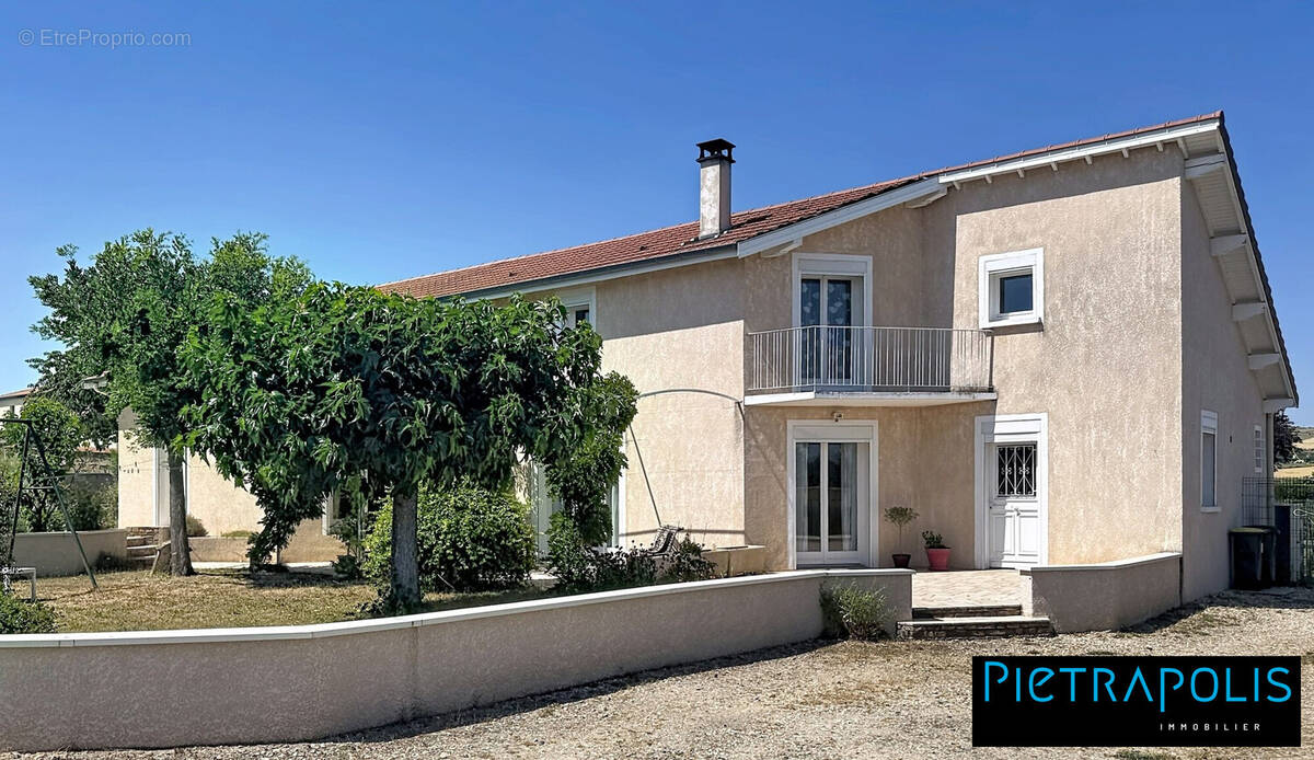 Maison 185 m² à Genilac  - photo 1