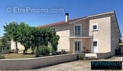 Maison à GENILAC
