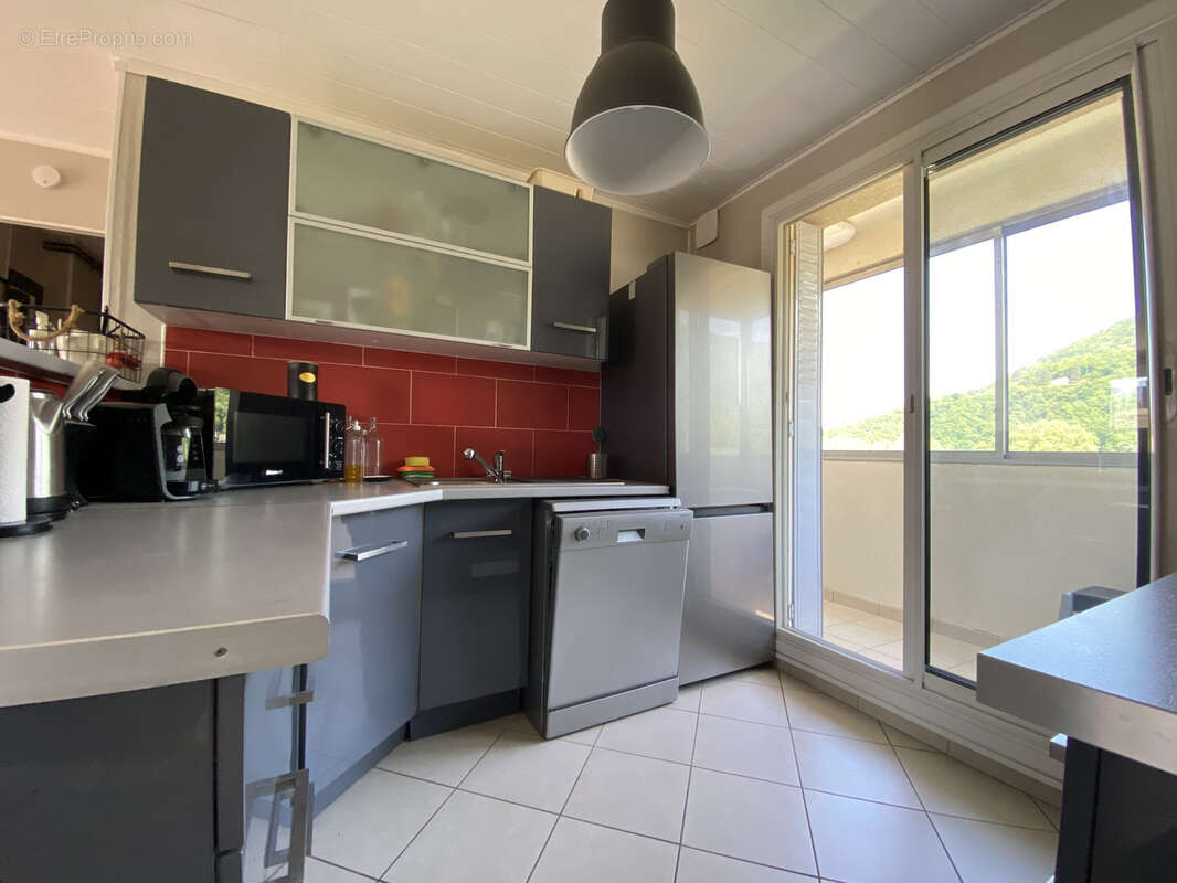 Appartement à SAINT-MARTIN-D'HERES