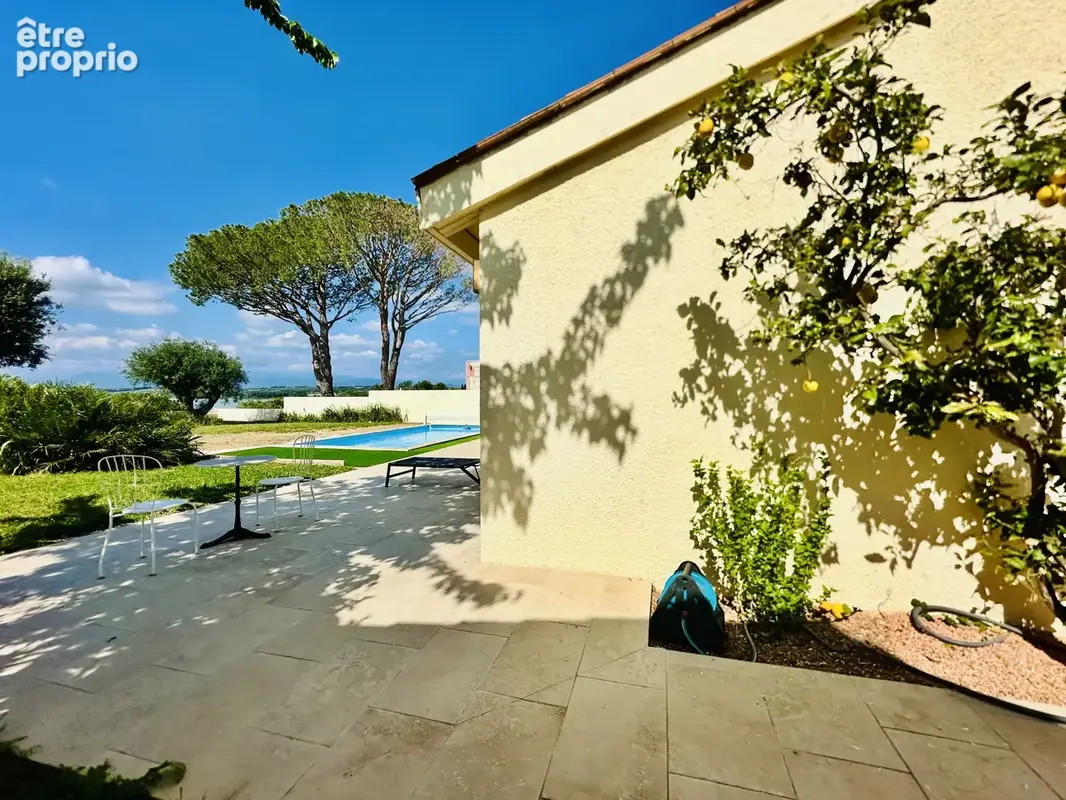 Vente Villa en première ligne du Lac, 66180 Villeneuve de la Raho. - photo 1