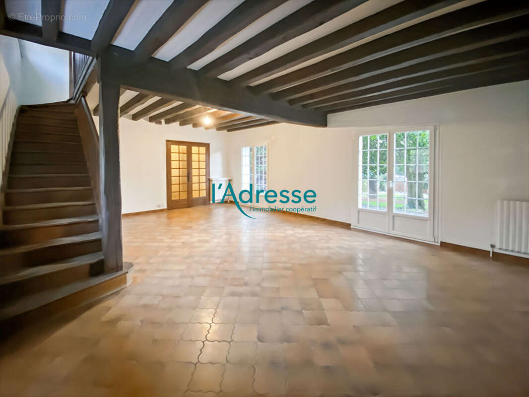 Maison à OINVILLE-SUR-MONTCIENT