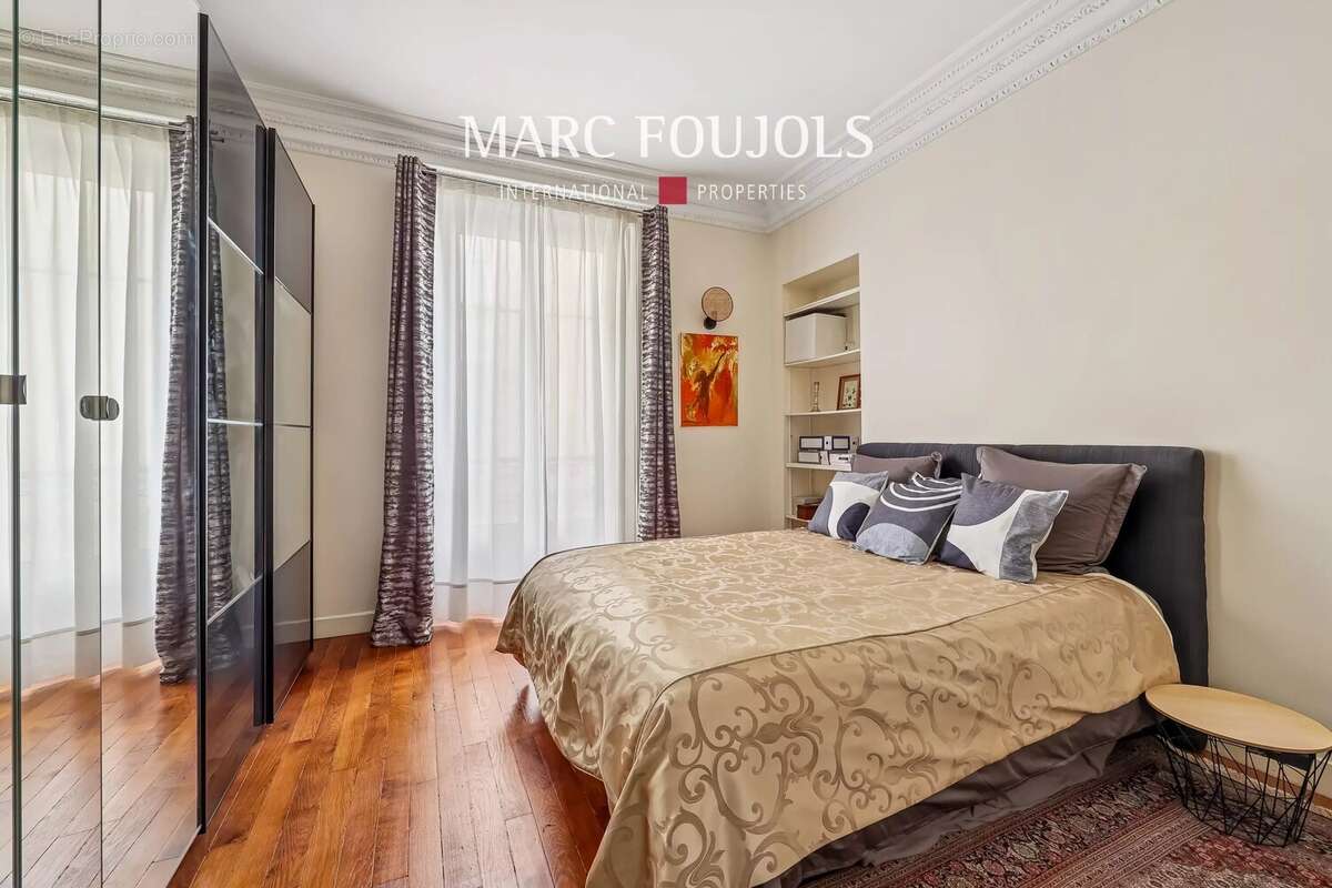 Appartement à PARIS-16E