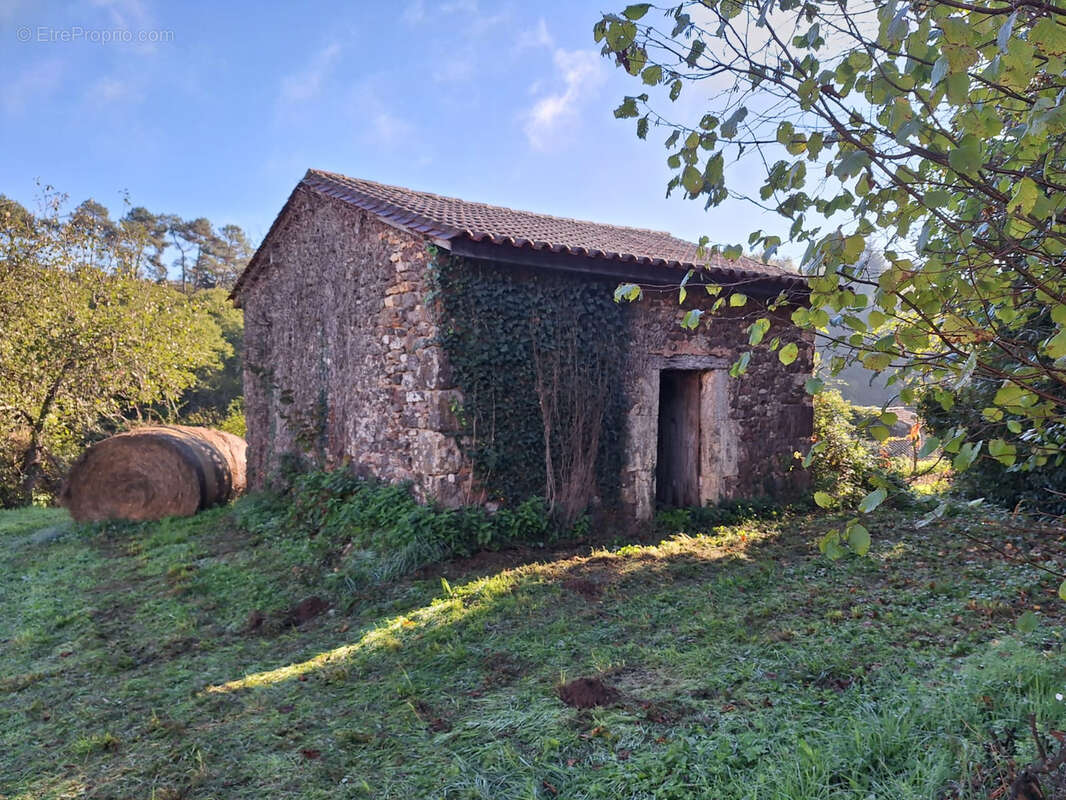 Maison à MAZEYROLLES