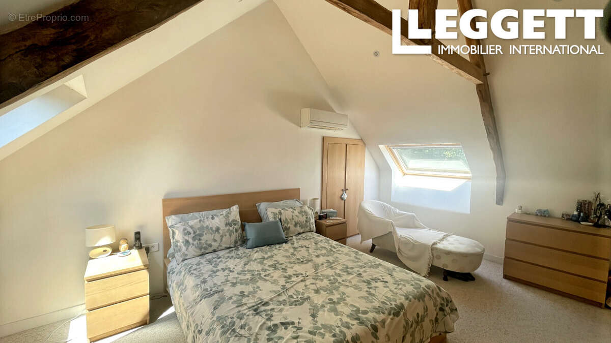 Superbe maison en pierre de caractère avec 2 chambres, située dans un hameau paisible. Terrain de 2825 m² - photo 8