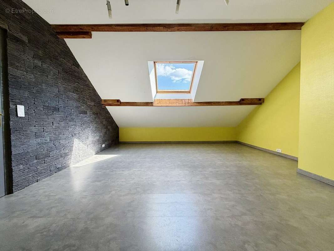 Maison 205 m² à Uxegney  - photo 4