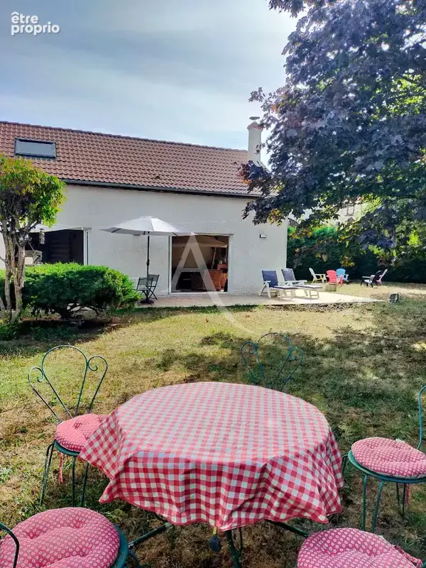 Maison familiale de caractère aux beaux volumes, au calme et sans vis-à-vis - photo 2