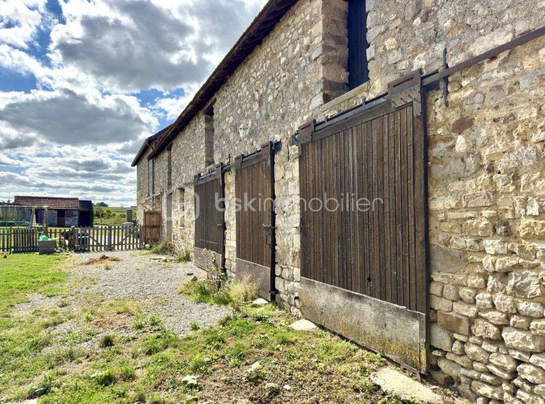 Maison à SAINT-GENGOULPH