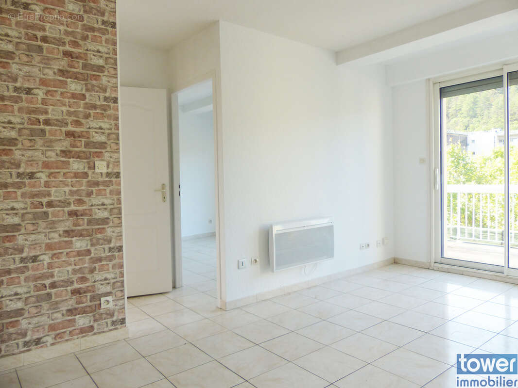 Appartement à LAMALOU-LES-BAINS