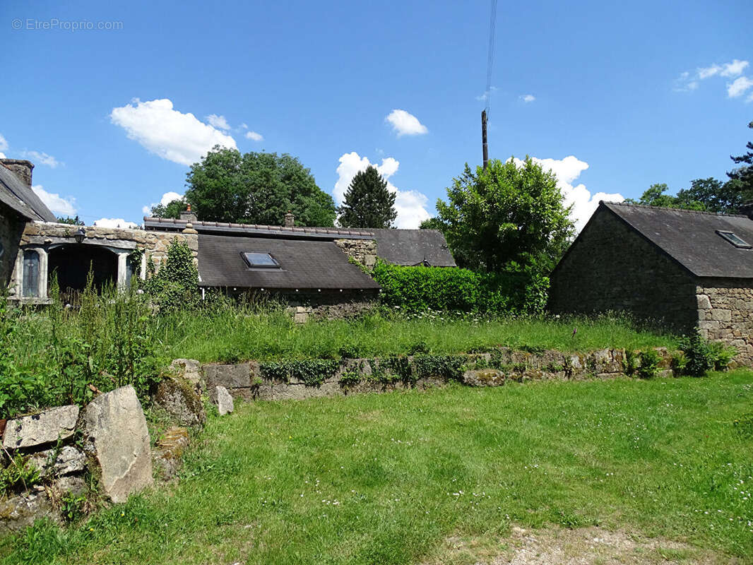 CÔTES-D'ARMOR.  Maison individuelle en pierre à rénover, proche de Saint-Nicolas-du-Pélem - photo 4