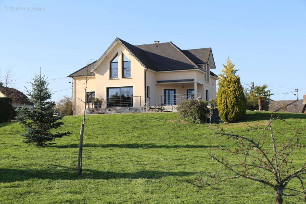 Maison à LUZY