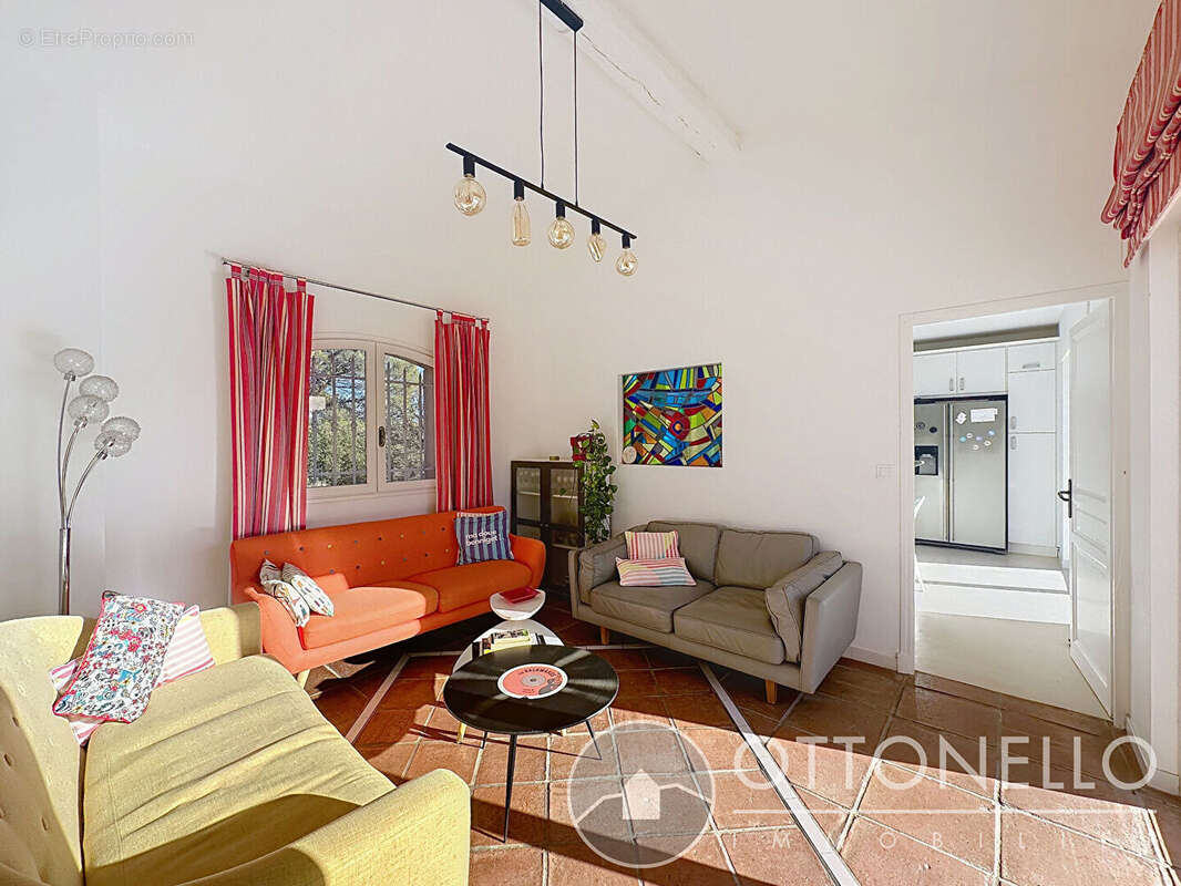 Maison à ROQUEBRUNE-SUR-ARGENS