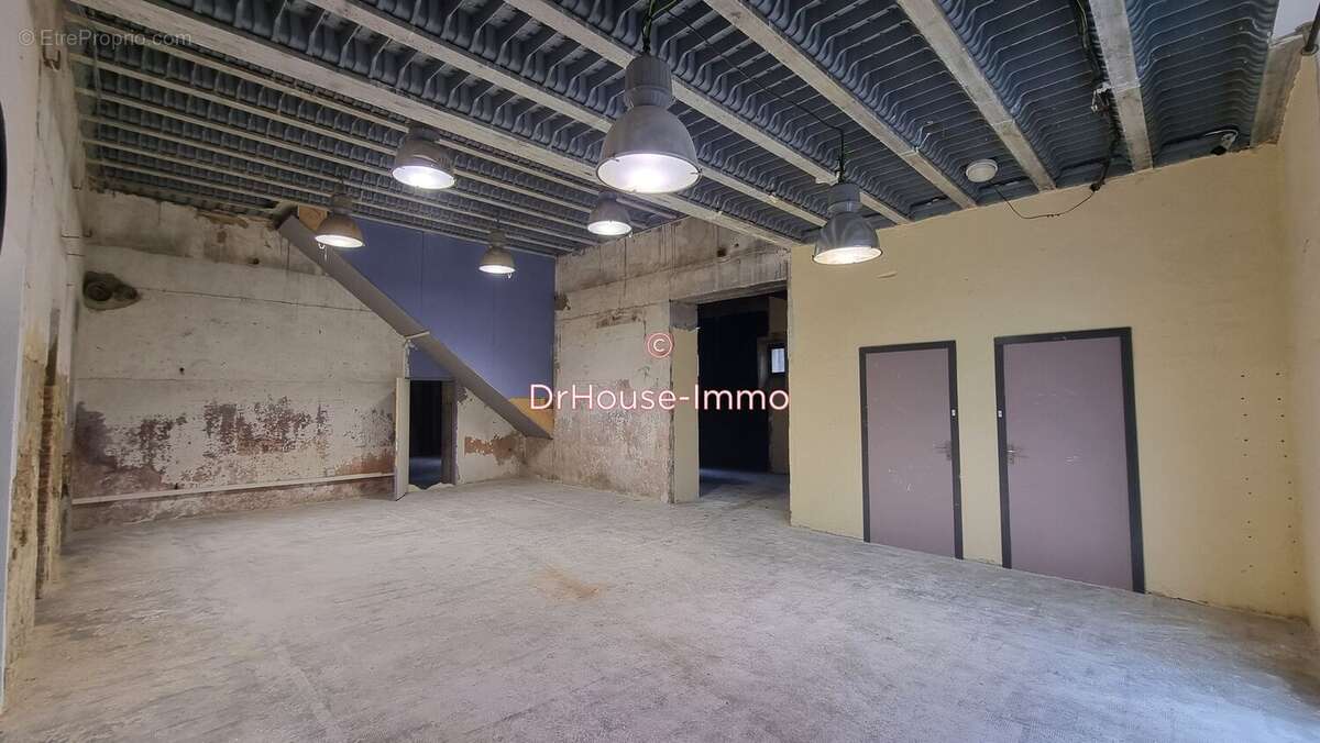 Commerce à JONQUIERES