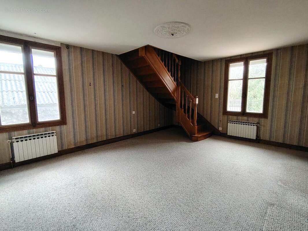 Maison à BUSSIERE-DUNOISE