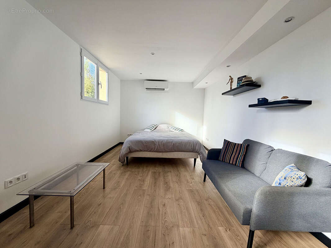 Maison à SAINT-PIERRE-DE-LAGES