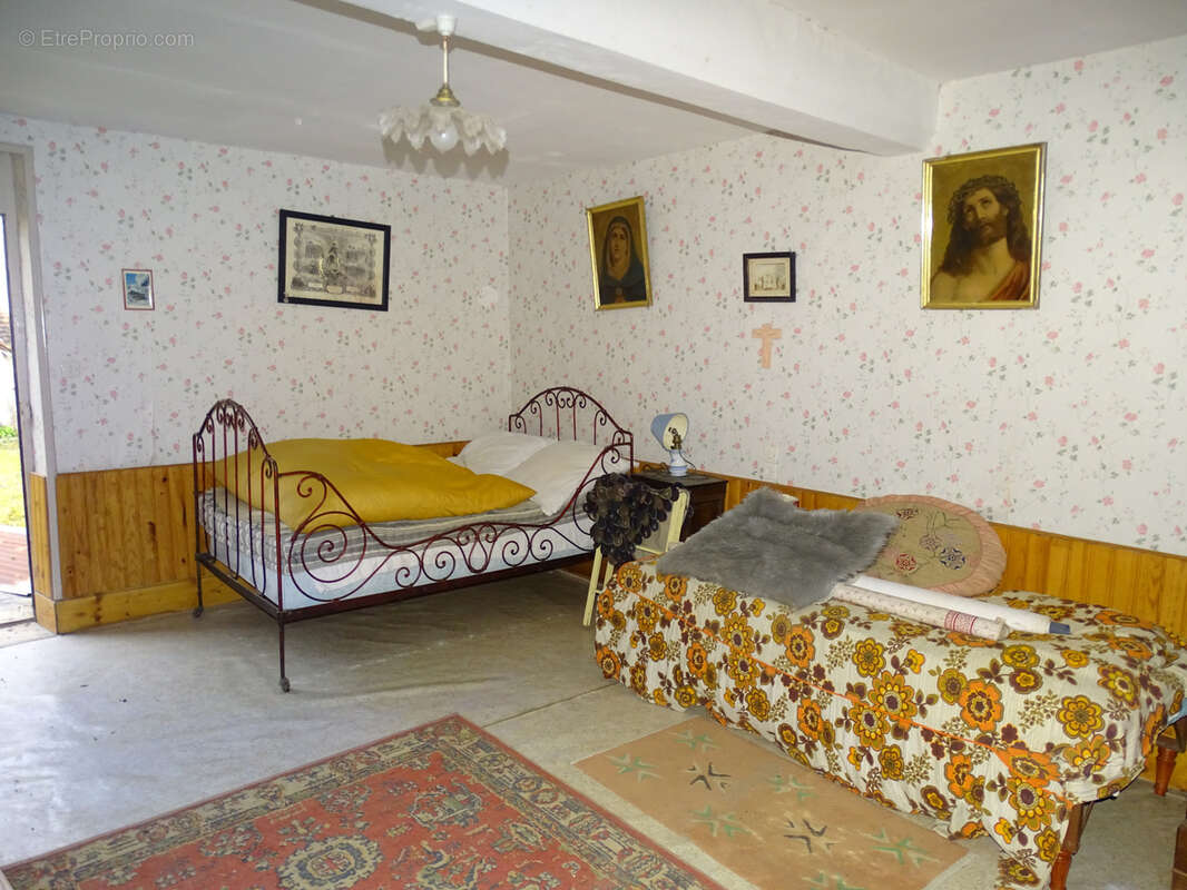 Maison à LES RICEYS