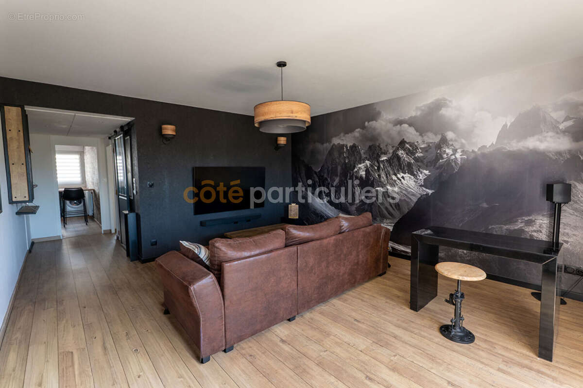 La roche sur-yon -- centre-ville --appartement -- 2 pieces -- 1 chambre -- 59 m2 -- renove -- loggia balcon  --  pentagone - photo 2