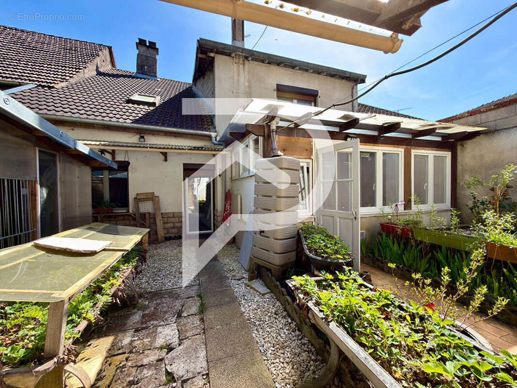 Maison à FAYL-BILLOT