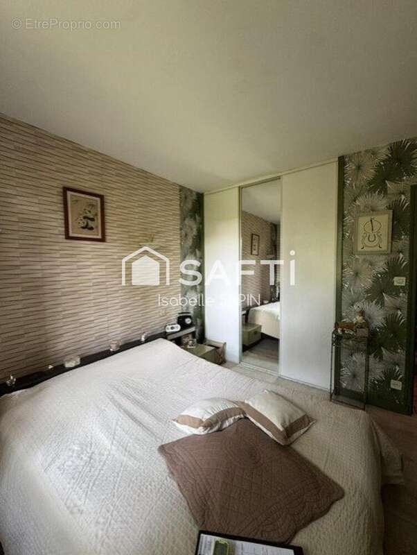 Maison 163 m² à Quincay  - photo 2