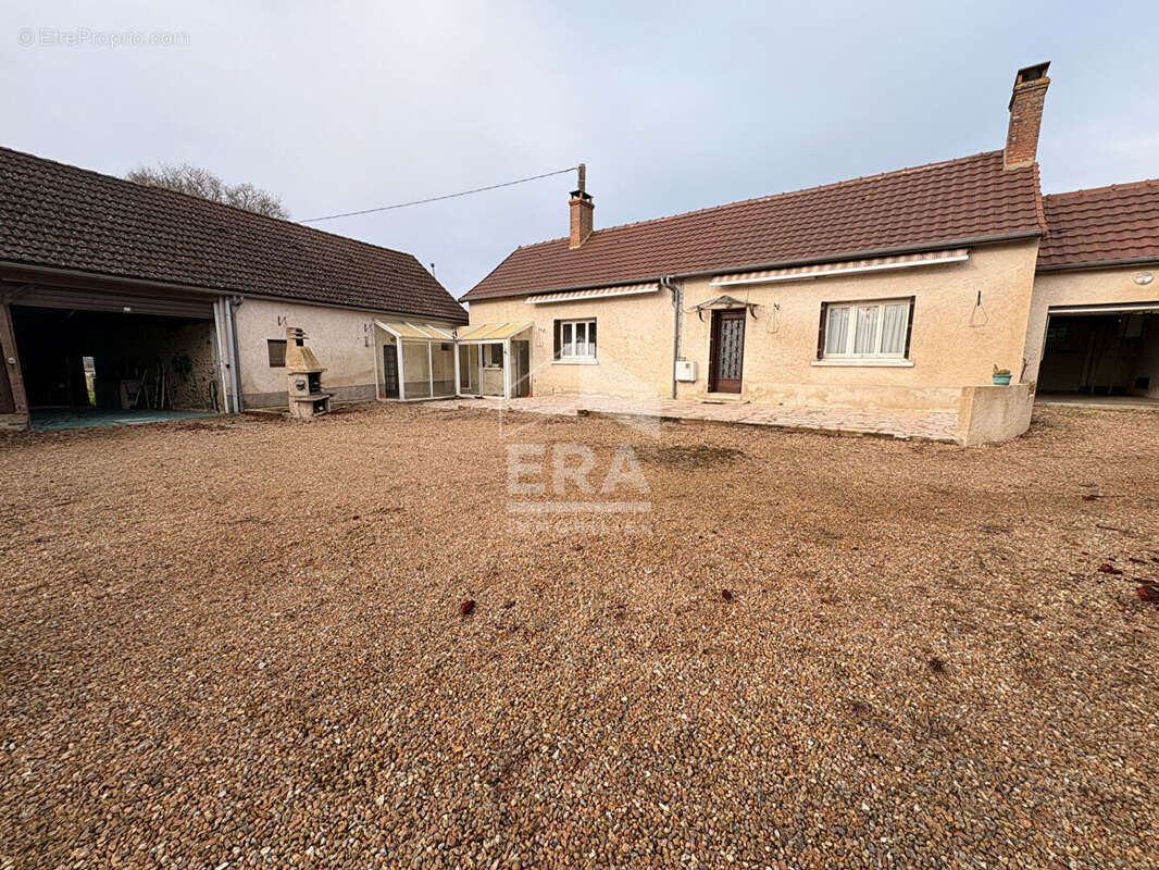 Maison à VILLAINES-SOUS-LUCE