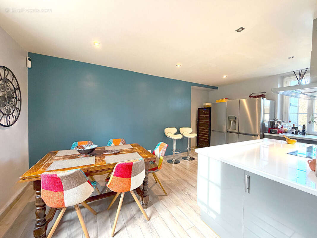 Maison à VALLANGOUJARD