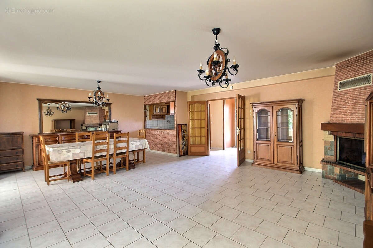 Maison à CHESSY-LES-PRES