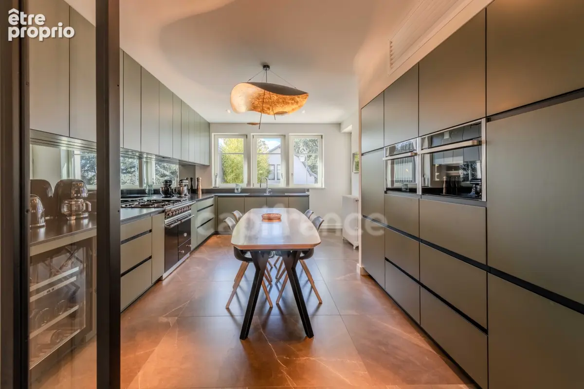 Une propriété de caractère, discrète et élégante, où le charme de la Belle Époque rencontre le confort d’une rénovation récente - photo 18